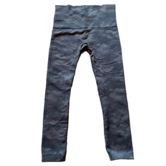 Spanx Womens Look At Me Now Seamless Leggings Sage Camo Print Cropped Shapewear - Picture 1 of 8
